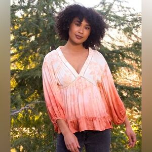 A COLLECTIVE STORY Orange Peach Shaded Peasant Top Large .Like new.